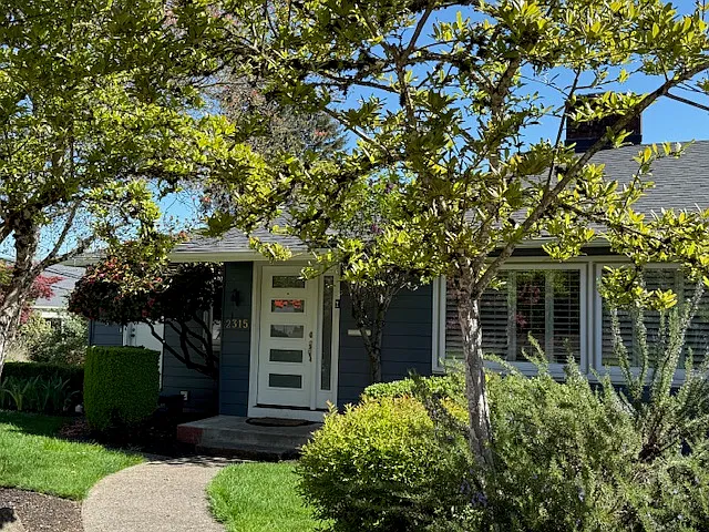 2315 Charnelton St — Photo 2