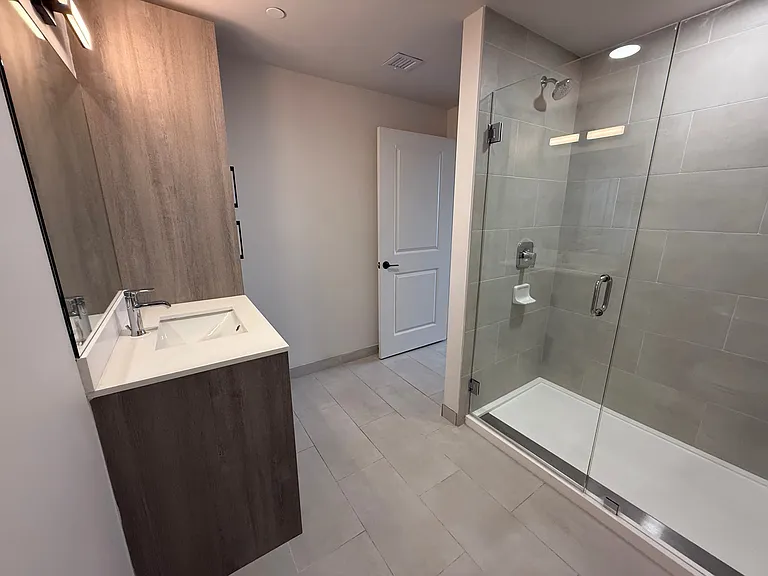 Bay Pointe Apartments — Photo 19