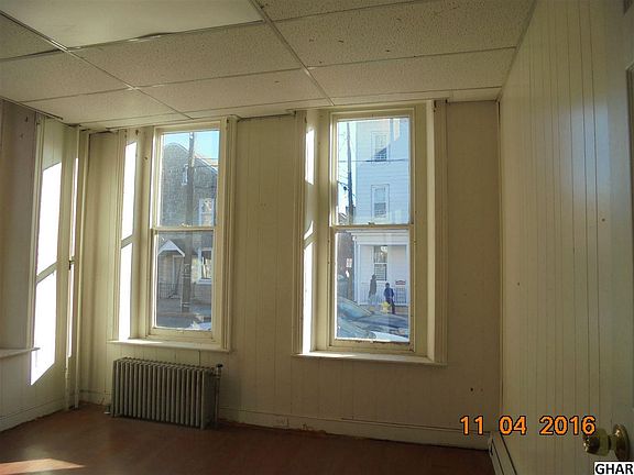 3rd image of 923 E Lehman St