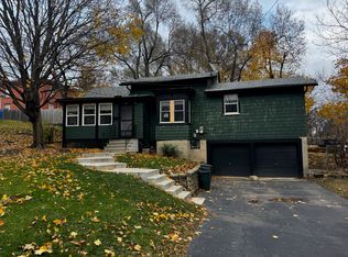 135 S Gilbert St, South Elgin, IL 60177