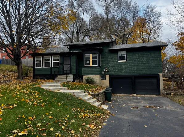 135 S Gilbert St, South Elgin, IL 60177