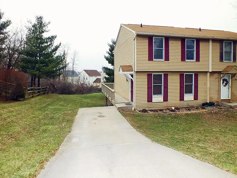1104 Tall Pines Dr photo 1