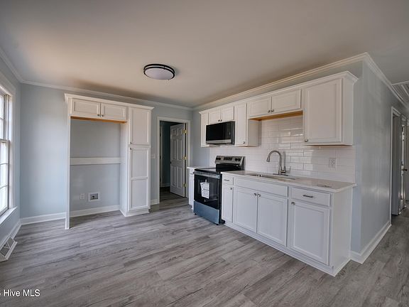 3rd image of 402 Marcella Drive