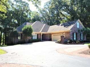 952 Hickory Ridge Dr, Hernando, MS 38632