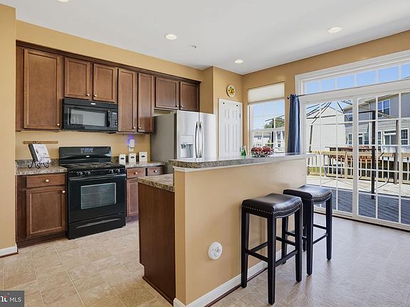 2nd image of 23189 Foxglove St