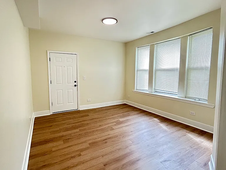 1006 W 77th St #2 — Photo 12