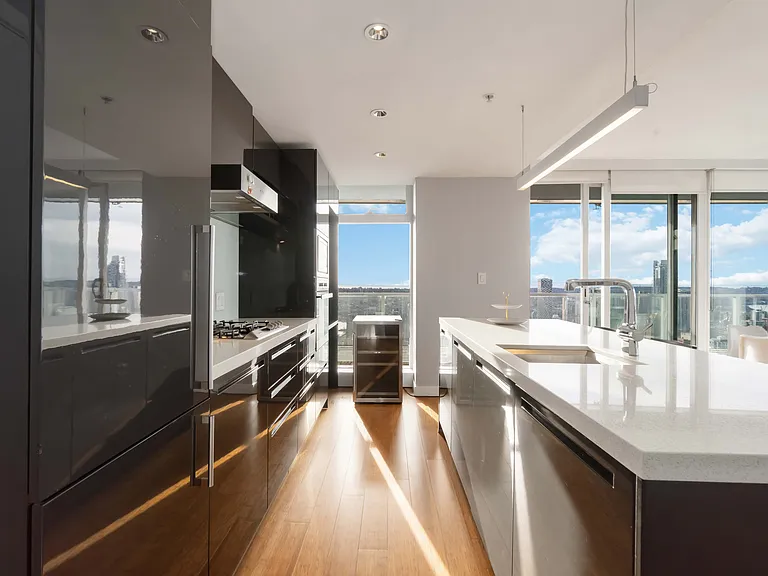 777 Richards St #D42 — Photo 6