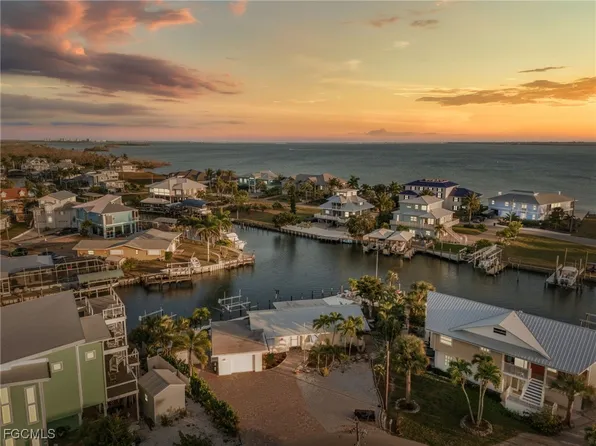 2288 Sycamore St, Saint James City, FL 33956