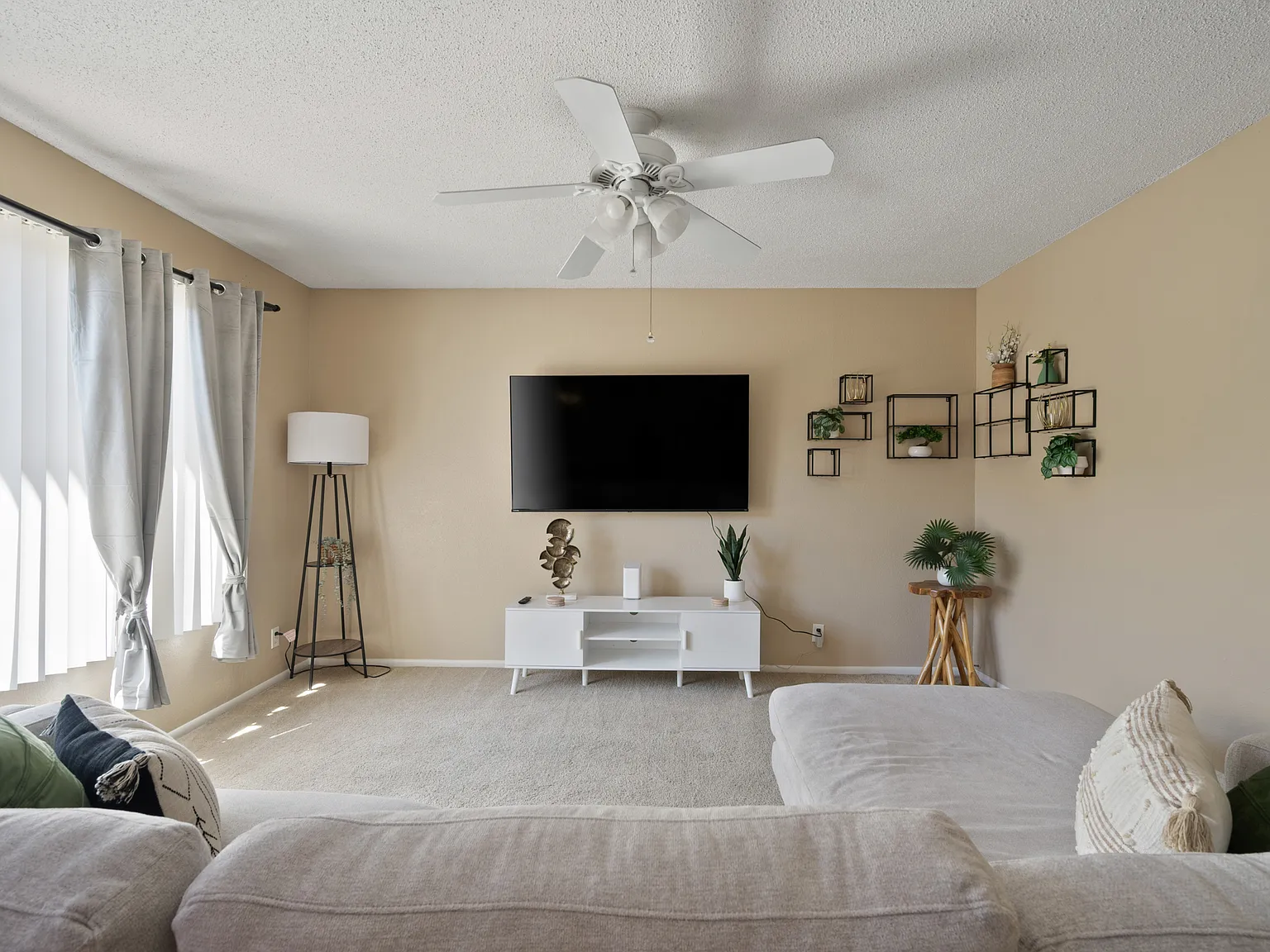 2 bed, 1.5 bath, 945 sqft, $1,850 — Photo 1