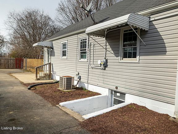 4th image of 10324 Deering Rd