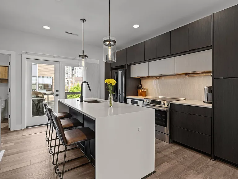 1207 Minter Pl — Photo 2