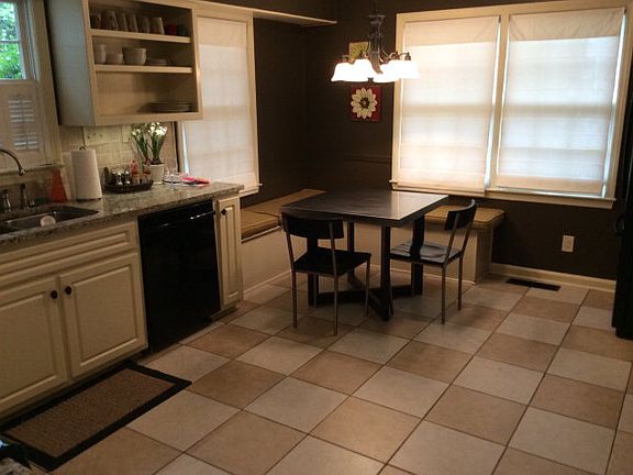 Remodeled Kitchen w/ Granite