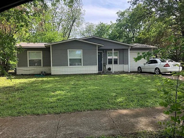 1106 Hensley St — Photo 1