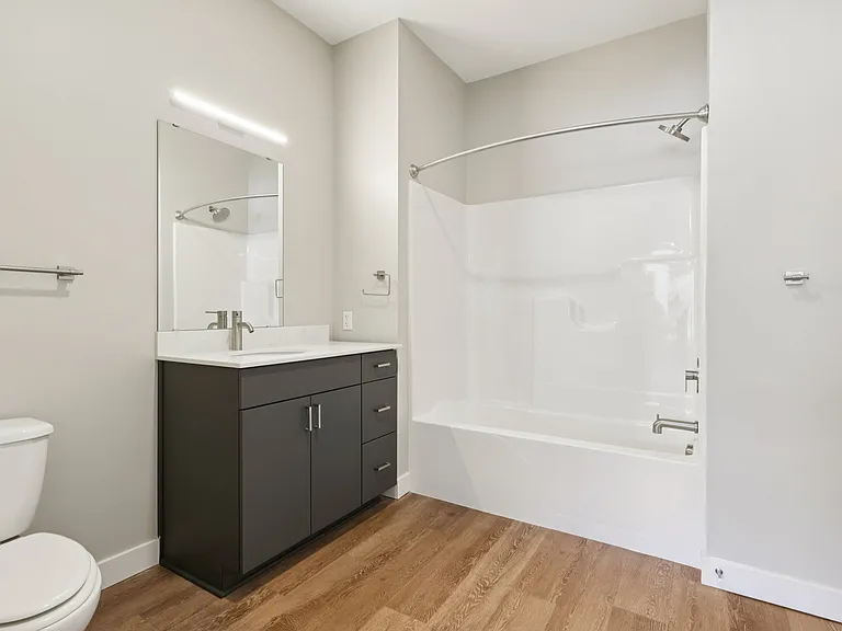 Berkshire Apartments — Photo 31
