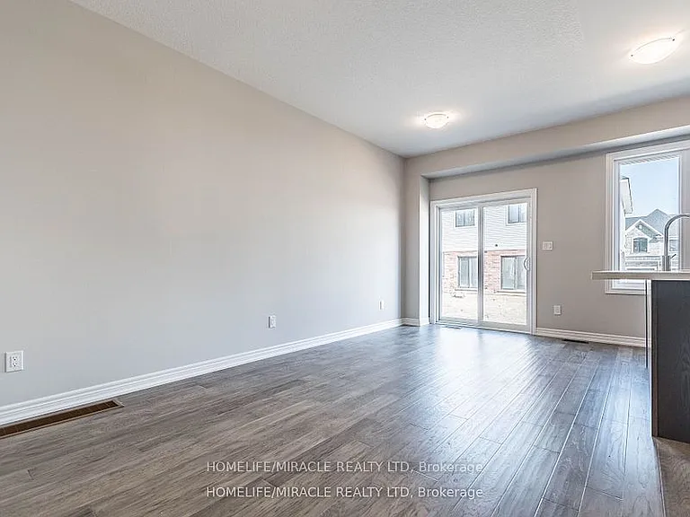 140 Aquasanta Cres — Photo 10