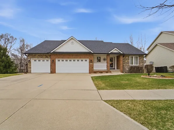4908 Stream Side Cir, Des Moines, IA 50317