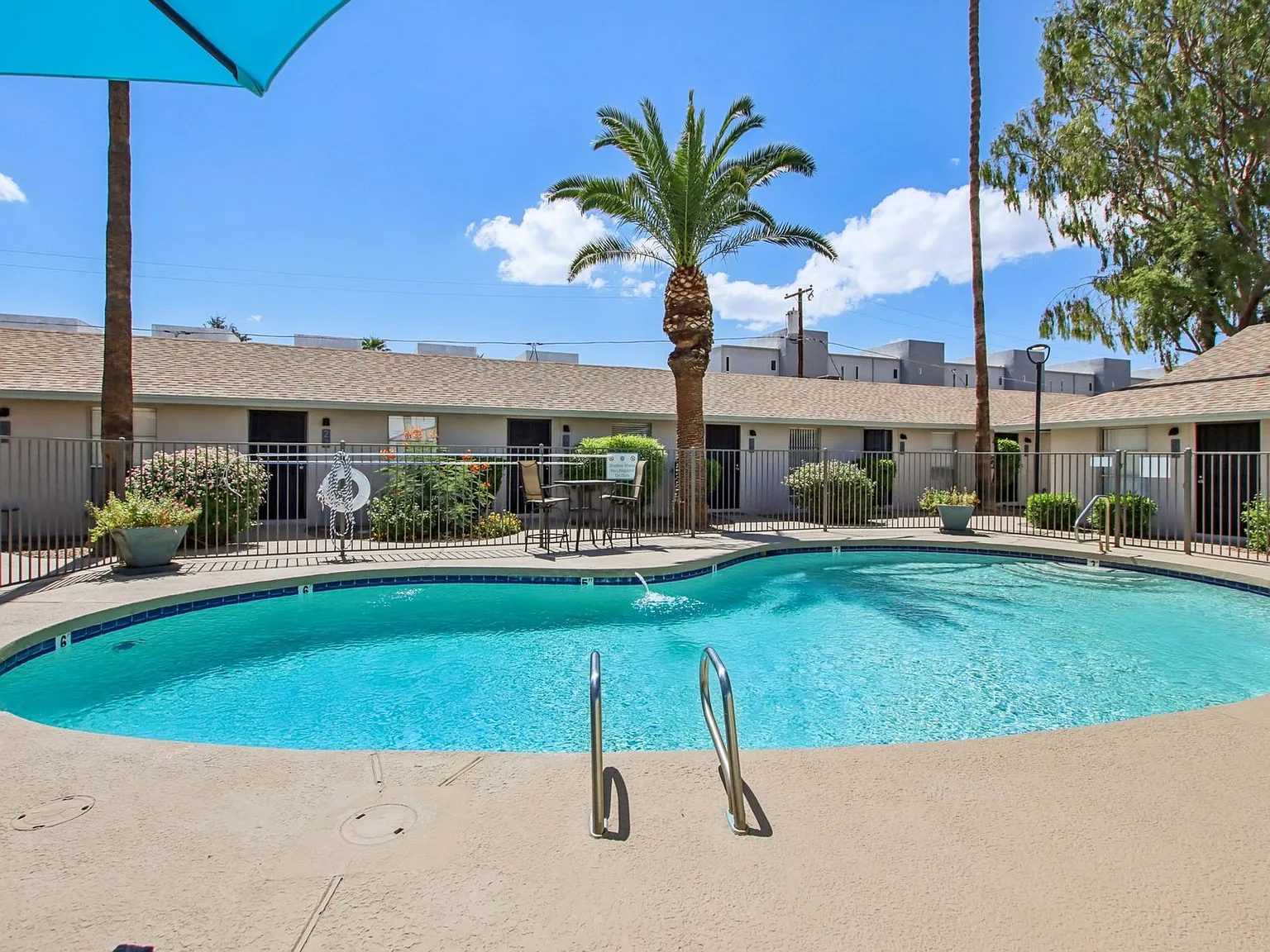 Escondido Apartments — Photo 2