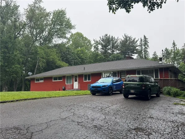 12797 Oakwood Ave NW, Uniontown, OH 44685
