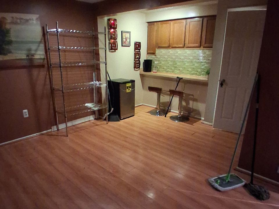 1st image of 1598 Pin Oak Dr