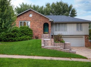 7813 Roseland Dr, Urbandale, IA 50322