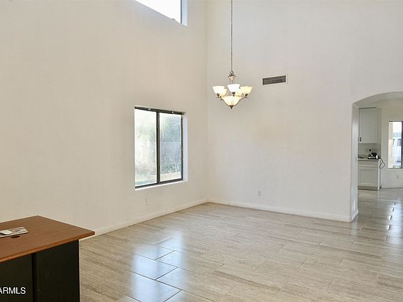 3rd image of 2508 W Parkway Dr