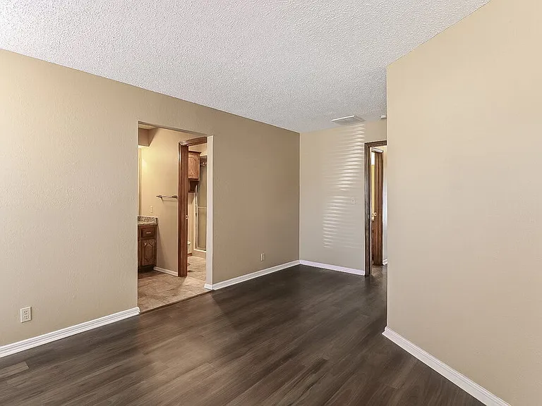 1112 NE 21st Ct — Photo 13