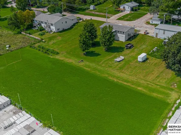 1502 Spruce St, Wahoo, NE 68066