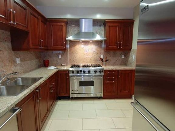 3rd image of 11911 Mayfield Ave #M302