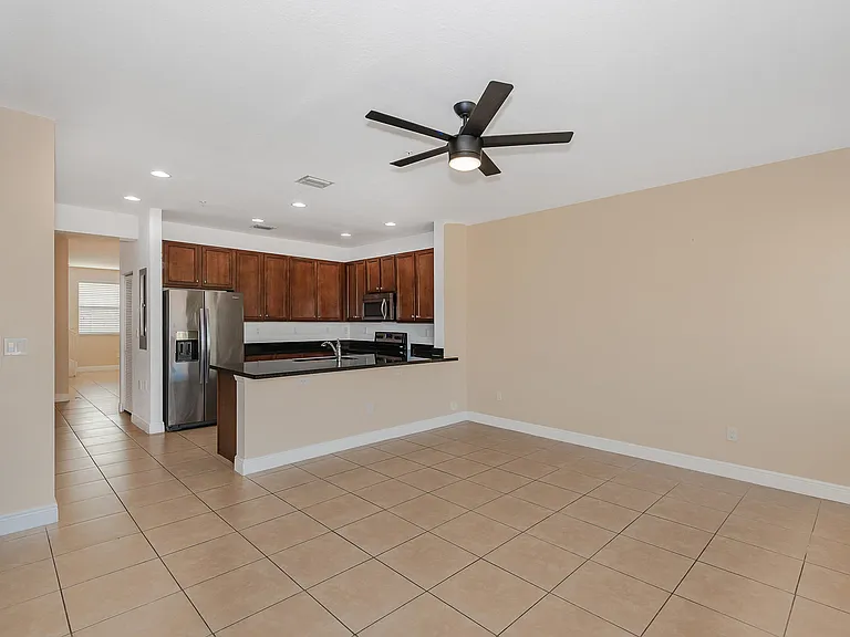 932 SW 147th Ave #2905 — Photo 3