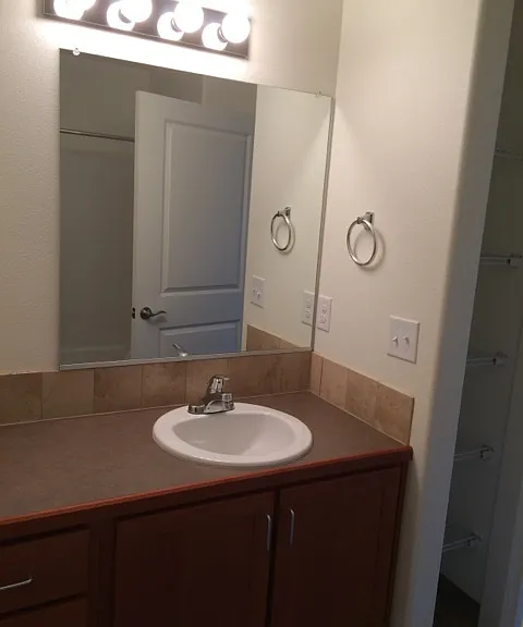 1017 SE 12th Ave — Photo 145