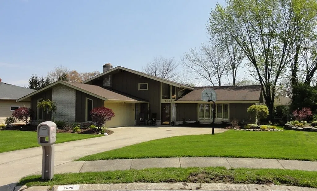 7695 Delaware Dr photo 1