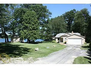 9633 Bitten Dr photo 1