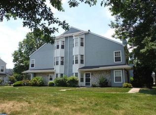 501 Hopkins Ct, Holland, PA