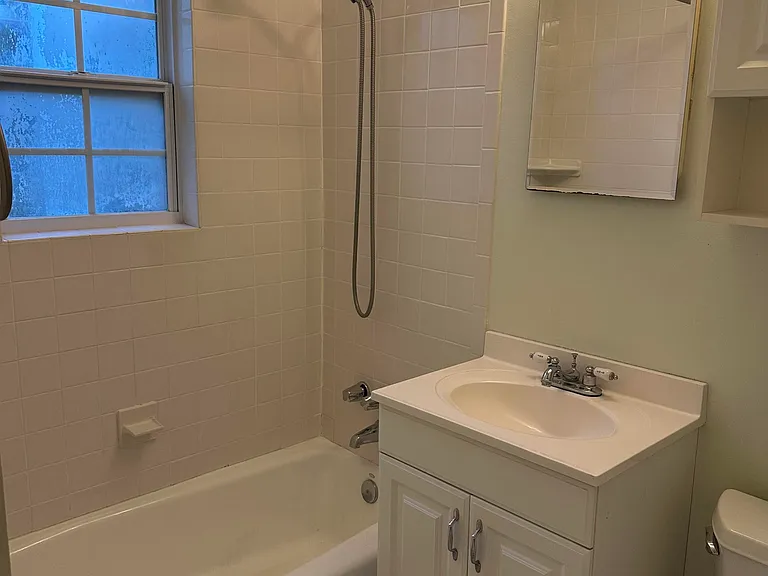 650 W 10th Ave — Photo 10