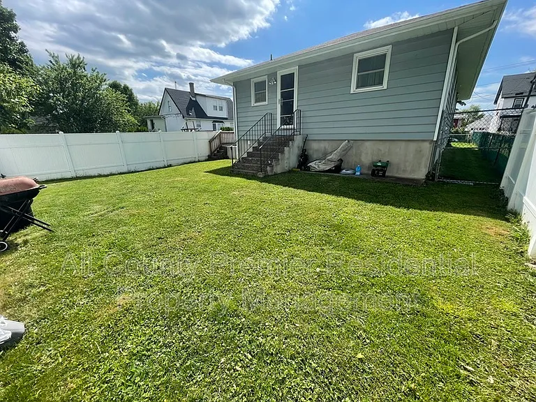 130 Hazel Ave — Photo 13