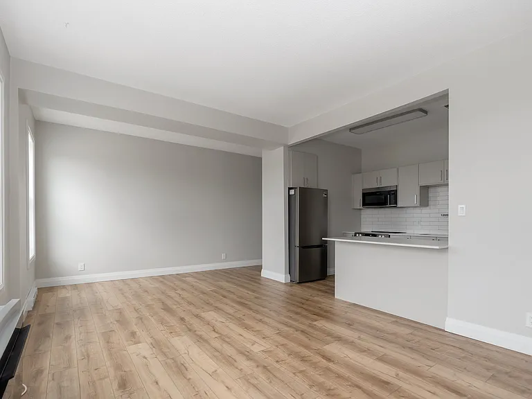 523 Bay St #14 — Photo 4