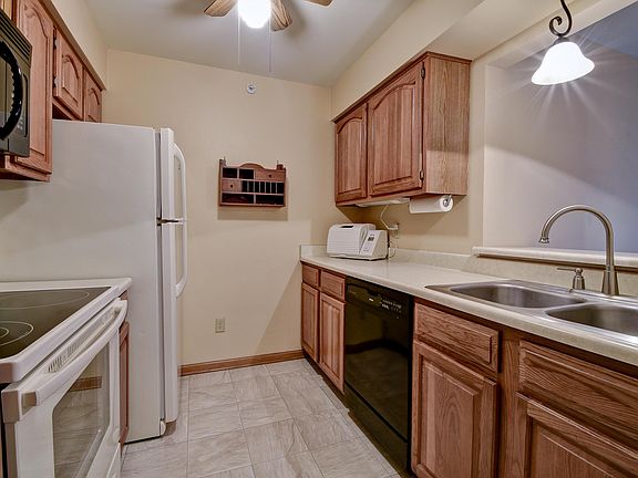 3rd image of 530 N Silverbrook Dr Unit 211
