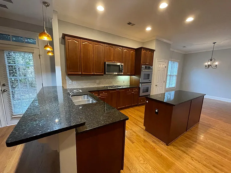 390 Wembley Cir — Photo 5