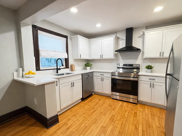 834 Elmwood Ave #2 — Photo 2