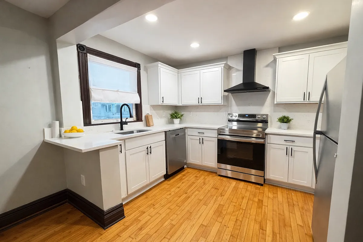 Building Photo - 834 Elmwood Ave #2