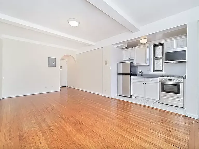 850 Amsterdam Ave #14-E — Photo 2