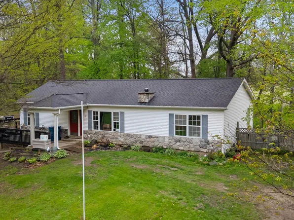 519 Crest Ln, Jonesville, MI 49250