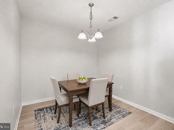 4th image of 801 S Greenbrier St APT 315