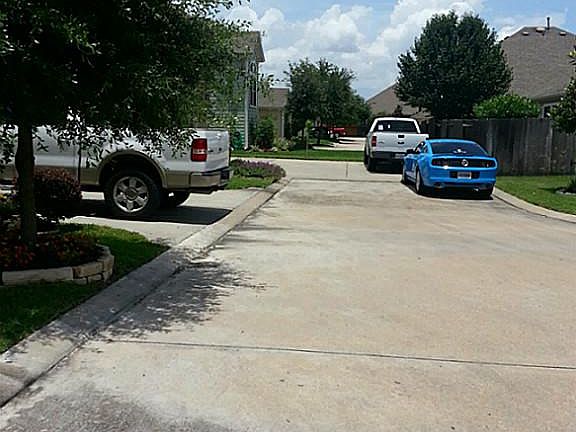 This is Lynwood Banks Ln as you look to the left of the home. Deed restrictions keeps the community 