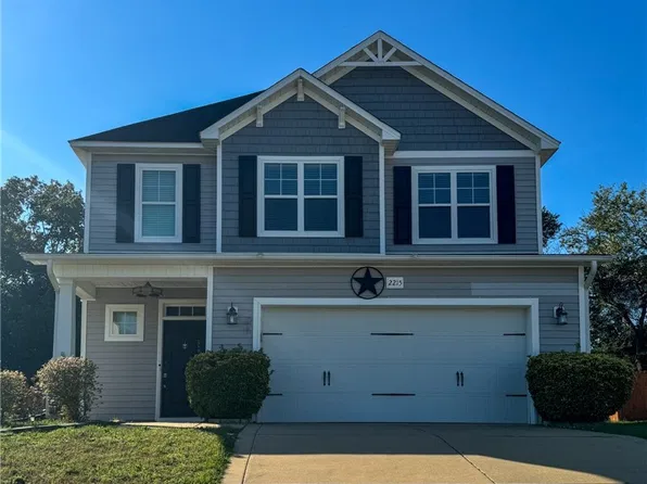 2215 Lakedale Dr, Fayetteville, NC 28306