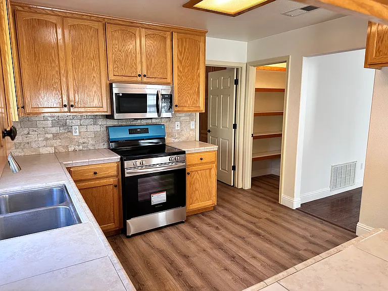 1217 Cathedral Creek Ct — Photo 7