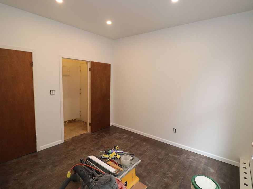 2nd image of 340 McGuinness Blvd APT 1R