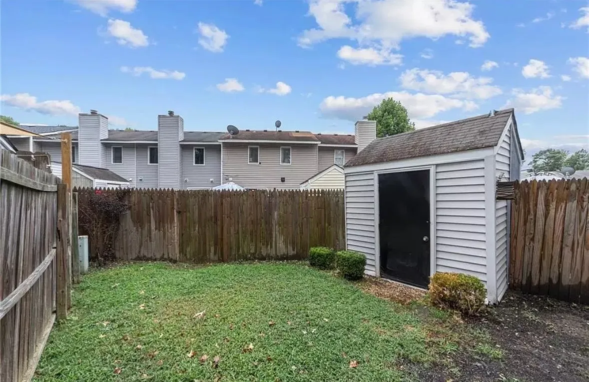 2 bed, 1178 sqft, $1,900 — Photo 2