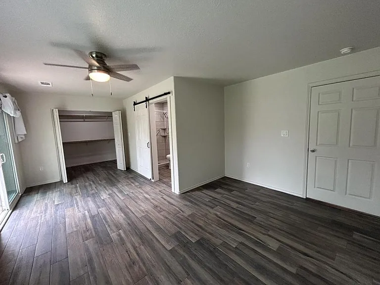 1029 N Water St — Photo 20