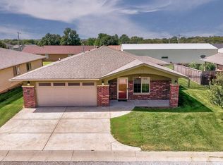 2209 Cottonwood Ln, Winfield, KS 67156